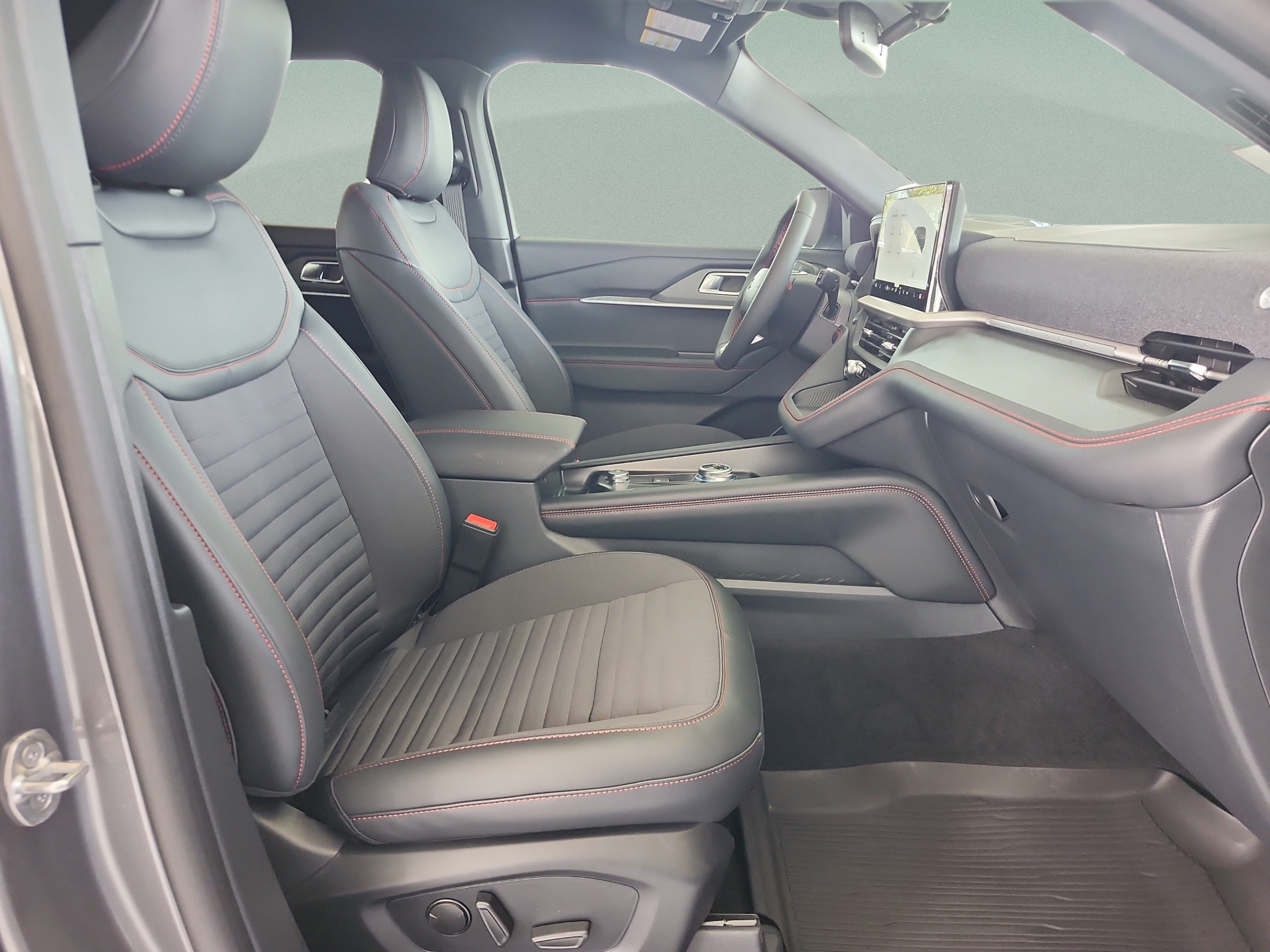 New 2026 Ford Explorer ST-Line w/ ST-Line Street Pack RWD image 19