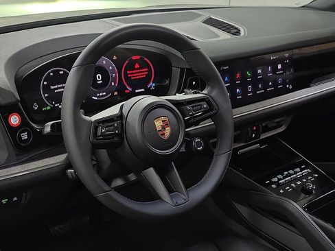 Certified 2025 Porsche Cayenne AWD/4WD image 5