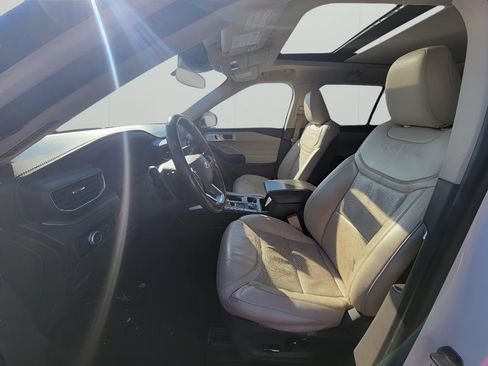 Used 2020 Ford Explorer Platinum w/ Premium Technology Package image 11