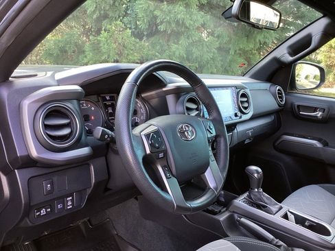 Certified 2023 Toyota Tacoma TRD Off-Road image 9