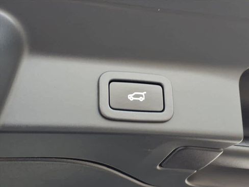 Used 2020 Jaguar F-PACE Checkered Flag image 6