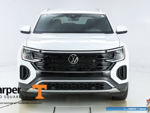 Used 2024 Volkswagen Atlas Cross Sport SE FWD image 16