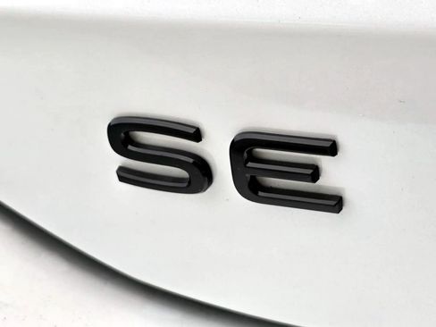 New 2026 Volkswagen Tiguan SE R-Line FWD image 7