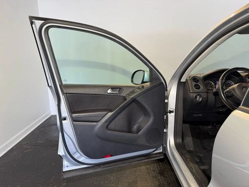 Used 2016 Volkswagen Tiguan S AWD/4WD image 7