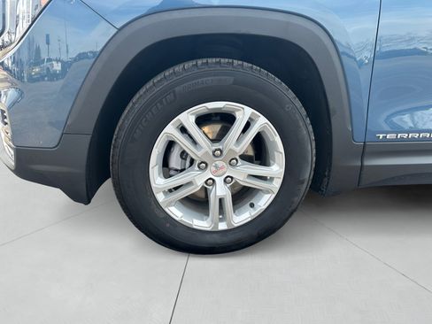Used 2024 GMC Terrain SLE image 14
