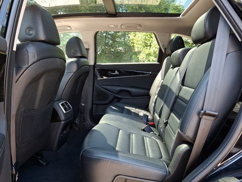 Used 2019 Kia Sorento EX AWD/4WD image 9