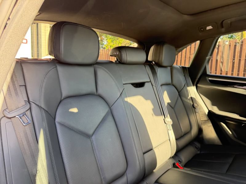 Used 2020 Porsche Macan AWD/4WD image 27