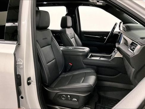 Used 2021 GMC Yukon Denali w/ Denali Premium Package AWD/4WD image 8