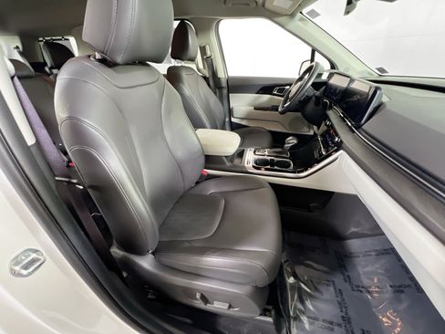 Used 2024 Kia Carnival SX FWD image 29