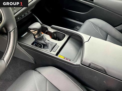 Used 2024 Lexus ES 350 w/ Luxury Package image 11