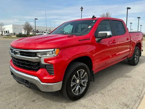 Used 2023 Chevrolet Silverado 1500 LT w/ Convenience Package II AWD/4WD image 3