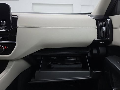 Used 2023 Nissan Pathfinder SV w/ Black Appearance Package image 41