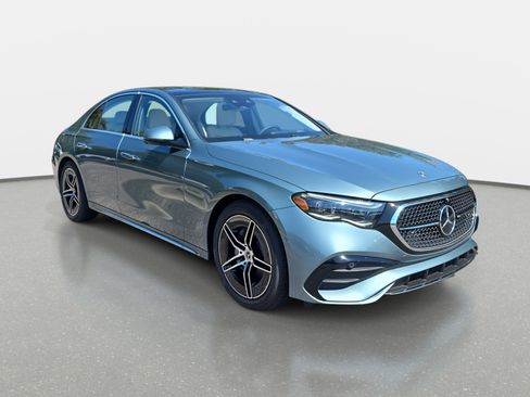New 2026 Mercedes-Benz E 350 4MATIC Sedan image 3