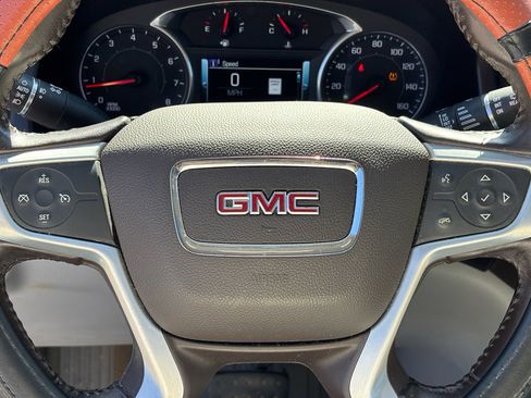 Used 2019 GMC Acadia SLT FWD image 18