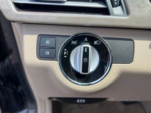Used 2010 Mercedes-Benz E 350 4MATIC Sedan image 10