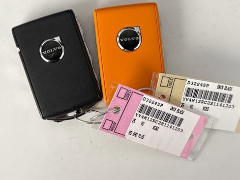 Used 2025 Volvo XC60 B5 Plus image 22