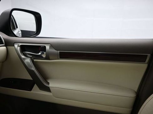Used 2019 Lexus GX 460 Premium w/ Premium Package AWD/4WD image 17