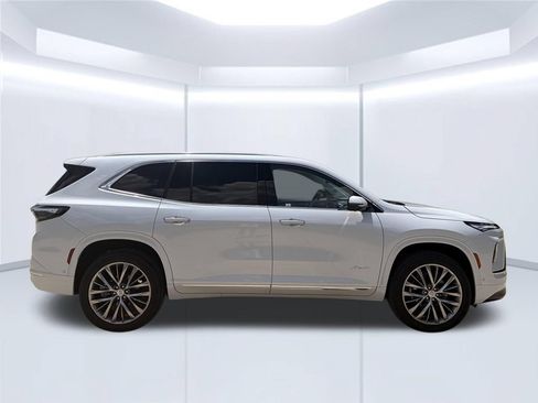 Used 2026 Buick Enclave Avenir w/ Super Cruise Package FWD image 4