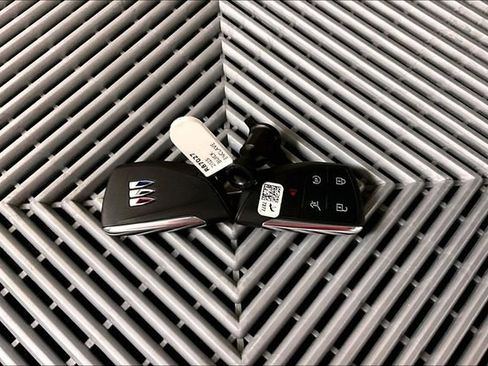 Used 2025 Buick Enclave Avenir w/ Super Cruise Package image 11