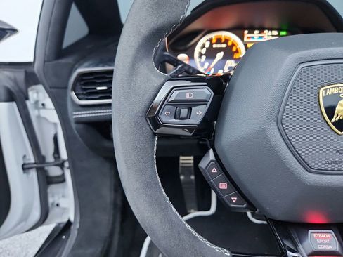 Used 2019 Lamborghini Huracan Performante image 27