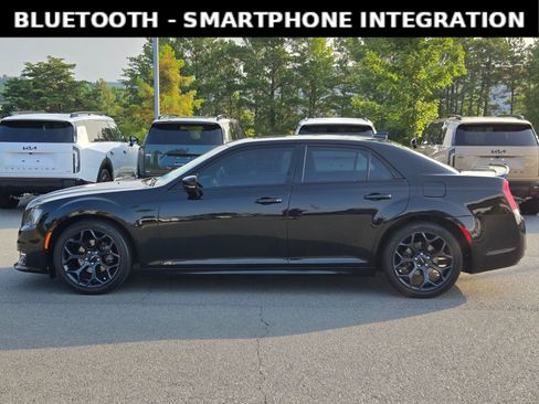 Used 2018 Chrysler 300 S w/ 300S Premium Group 2 RWD image 4