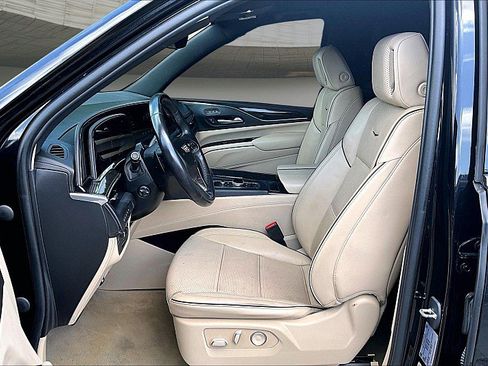 Used 2023 Cadillac Escalade Premium Luxury w/ Performance Package AWD/4WD image 21