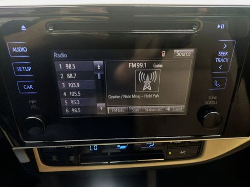 Used 2017 Toyota Corolla LE FWD image 27