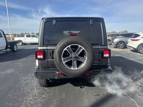 Used 2023 Jeep Wrangler Unlimited Sahara image 4