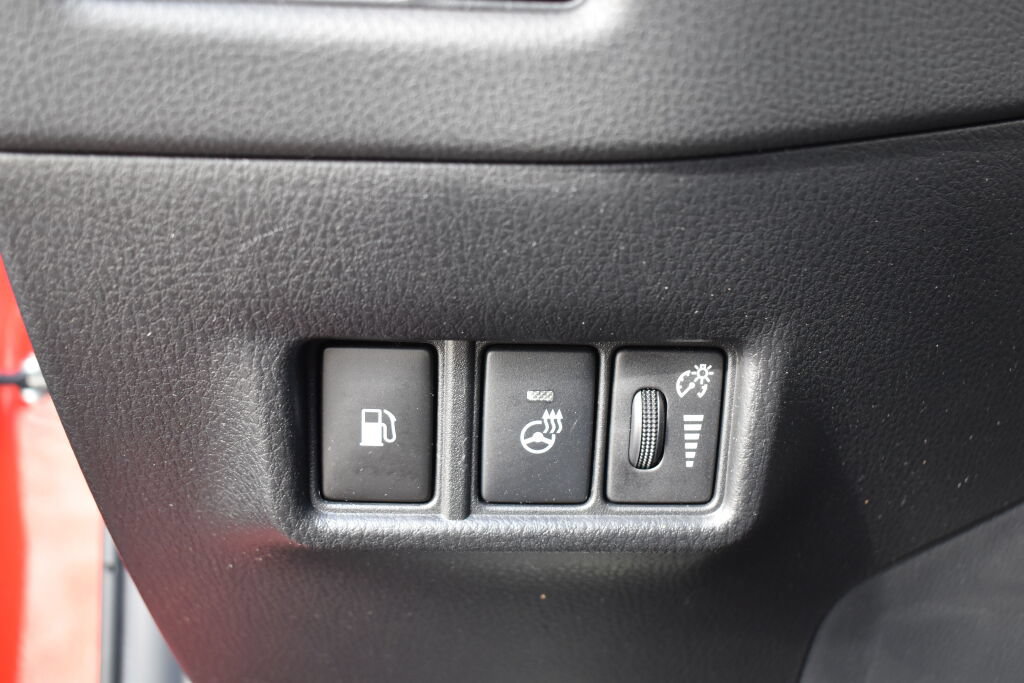 Used 2021 Toyota C-HR Limited FWD image 15