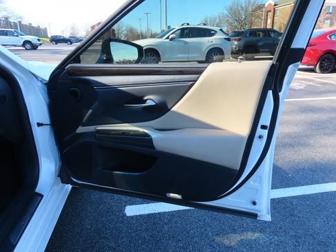 Used 2019 Lexus ES 350 w/ Premium Package image 9