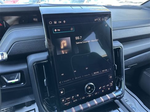 Used 2025 GMC Yukon AT4 Ultimate image 16