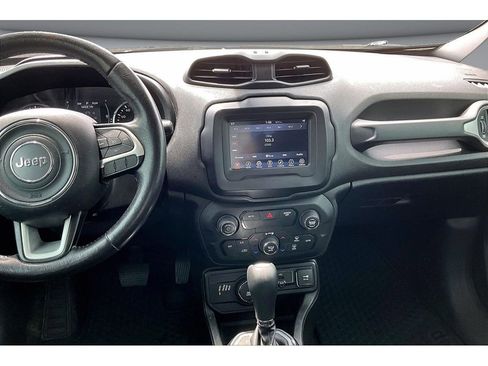 Used 2018 Jeep Renegade Latitude w/ Cold Weather Group AWD/4WD image 9