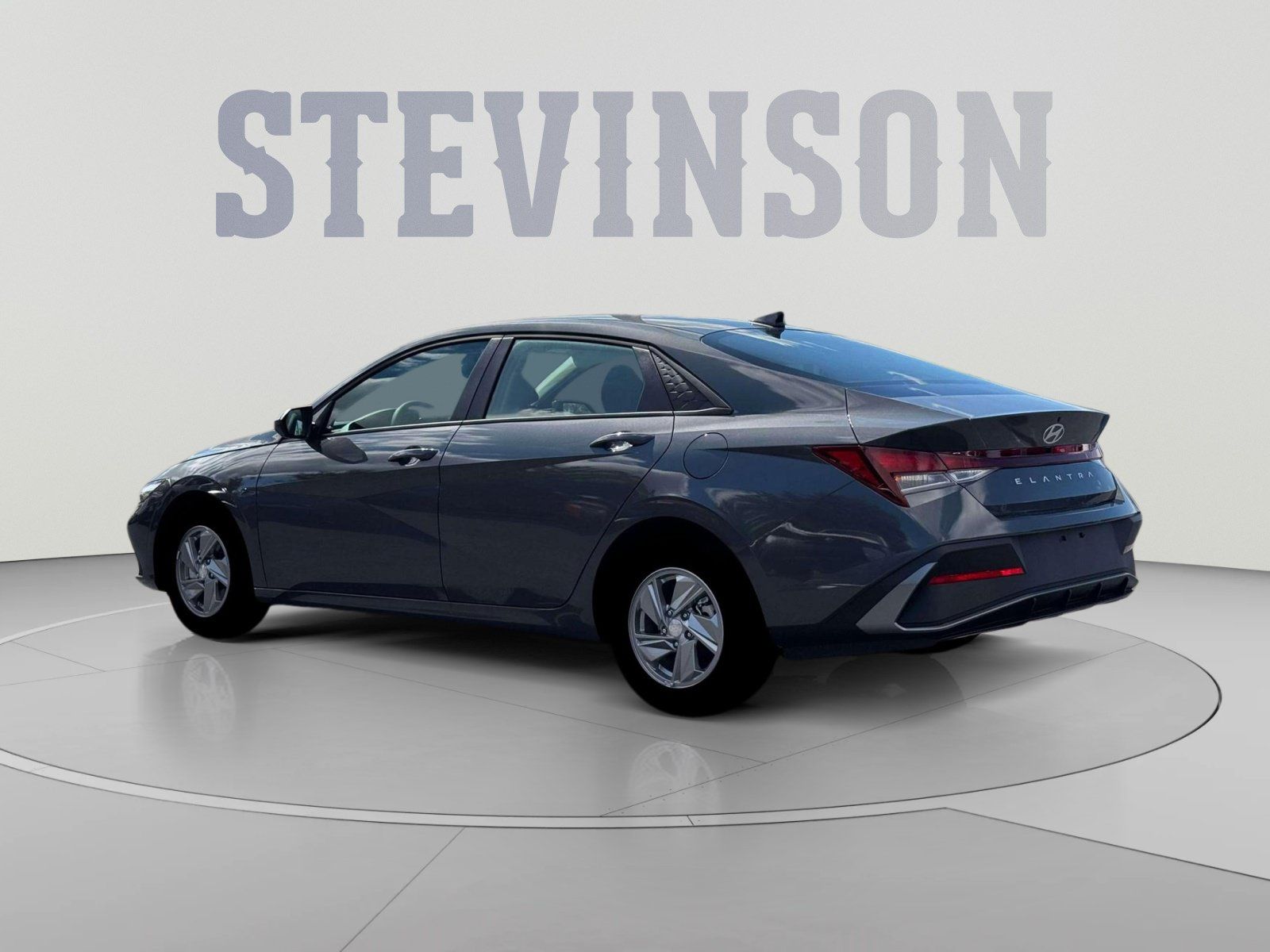 Used 2026 Hyundai Elantra SE FWD image 4