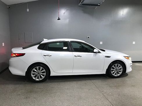 Used 2016 Kia Optima EX FWD image 2