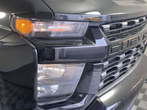 Used 2022 Chevrolet Silverado 2500 Custom w/ Custom Value Package AWD/4WD image 8