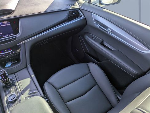 Used 2025 Cadillac XT6 Luxury image 19