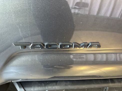 Used 2021 Toyota Tacoma TRD Off-Road w/ Technology Package AWD/4WD image 8