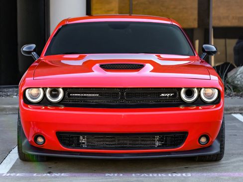 Used 2016 Dodge Challenger SRT w/ Technology Group image 5