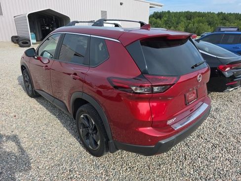 Used 2024 Nissan Rogue SV w/ SV Premium Package FWD image 4