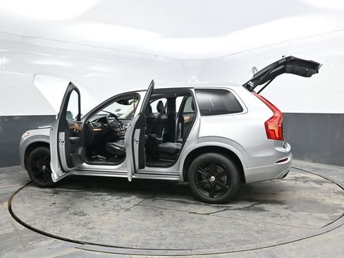 Used 2021 Volvo XC90 T6 Momentum image 48