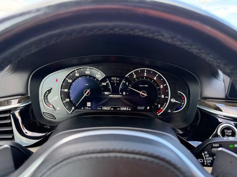 Used 2018 BMW M550i xDrive AWD/4WD image 9