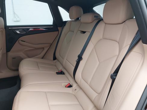 Certified 2026 Porsche Macan AWD/4WD image 16