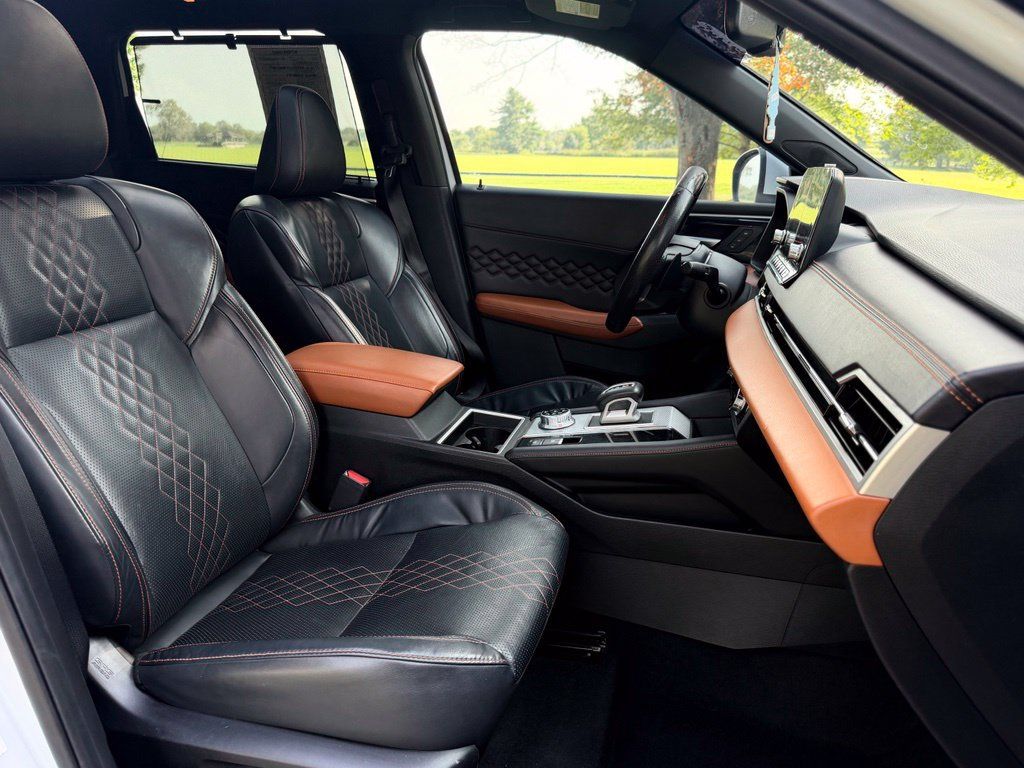 Used 2022 Mitsubishi Outlander SEL AWD/4WD image 29