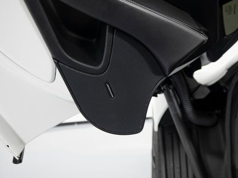 Used 2016 McLaren 675LT Spider image 13