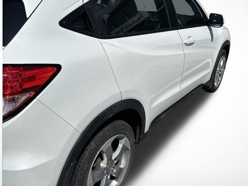 Used 2017 Honda HR-V LX image 3
