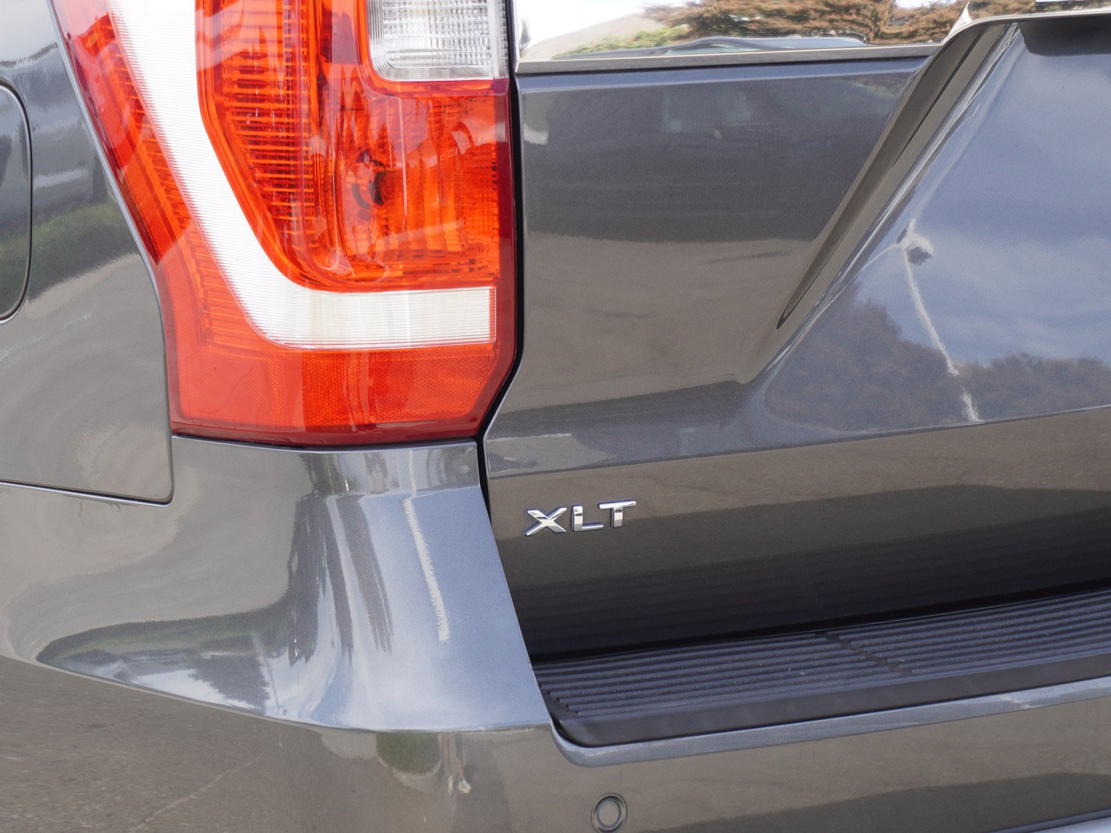 Used 2019 Ford Expedition XLT w/ Equipment Group 202A RWD image 10