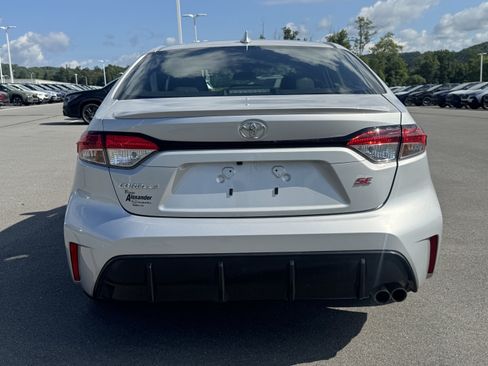 Used 2024 Toyota Corolla SE FWD image 4