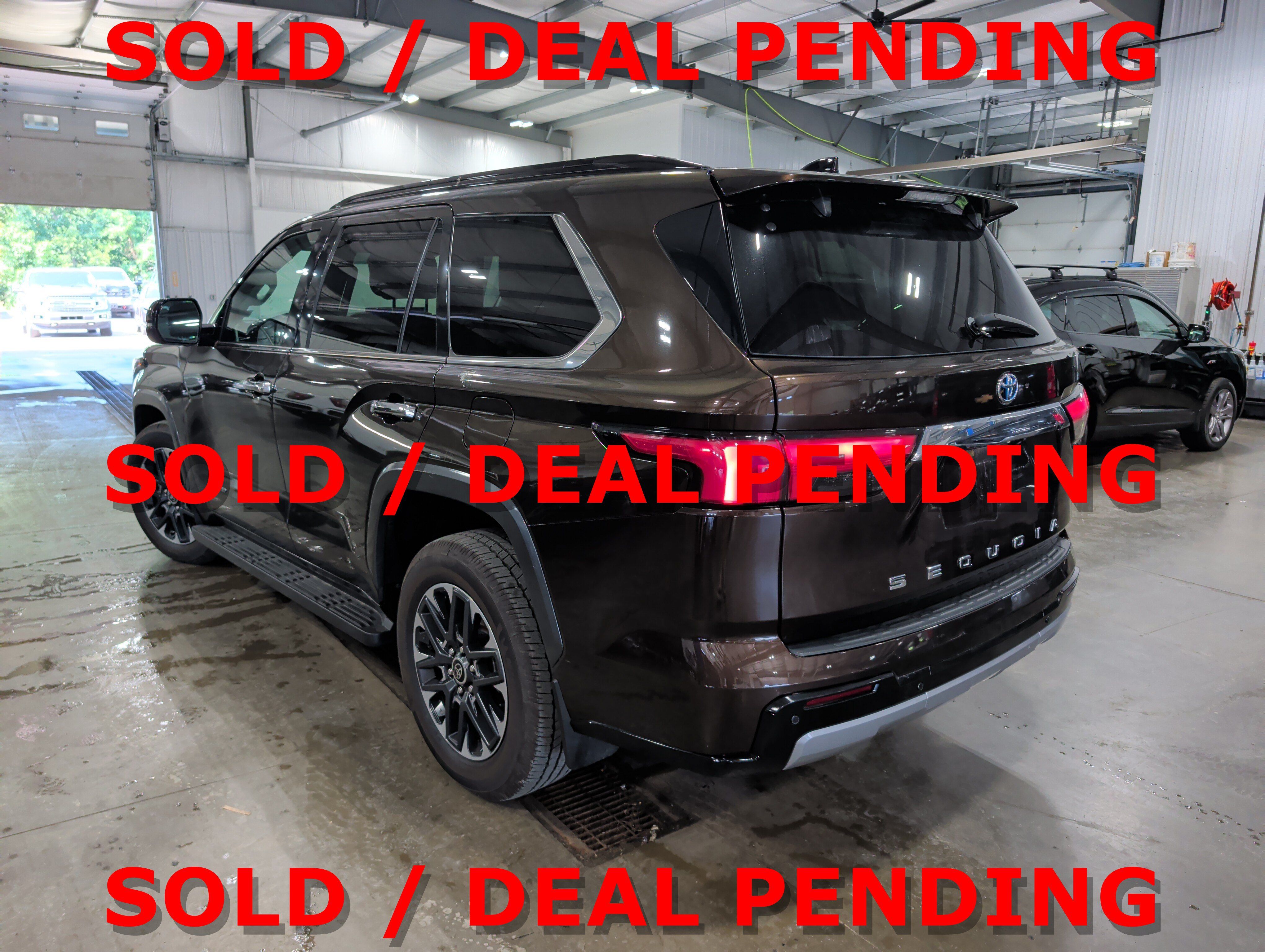 Used 2023 Toyota Sequoia Limited AWD/4WD image 4