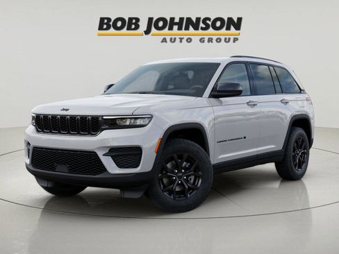 New 2025 Jeep Grand Cherokee Altitude image 1
