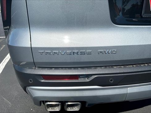 New 2026 Chevrolet Traverse LT w/ Driver Confidence Package AWD/4WD image 8